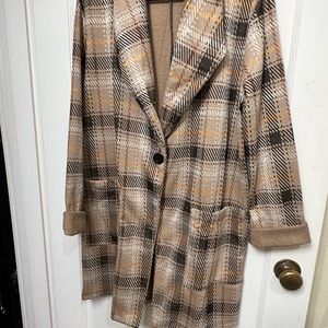 Plaid button, front jacket with front pockets!